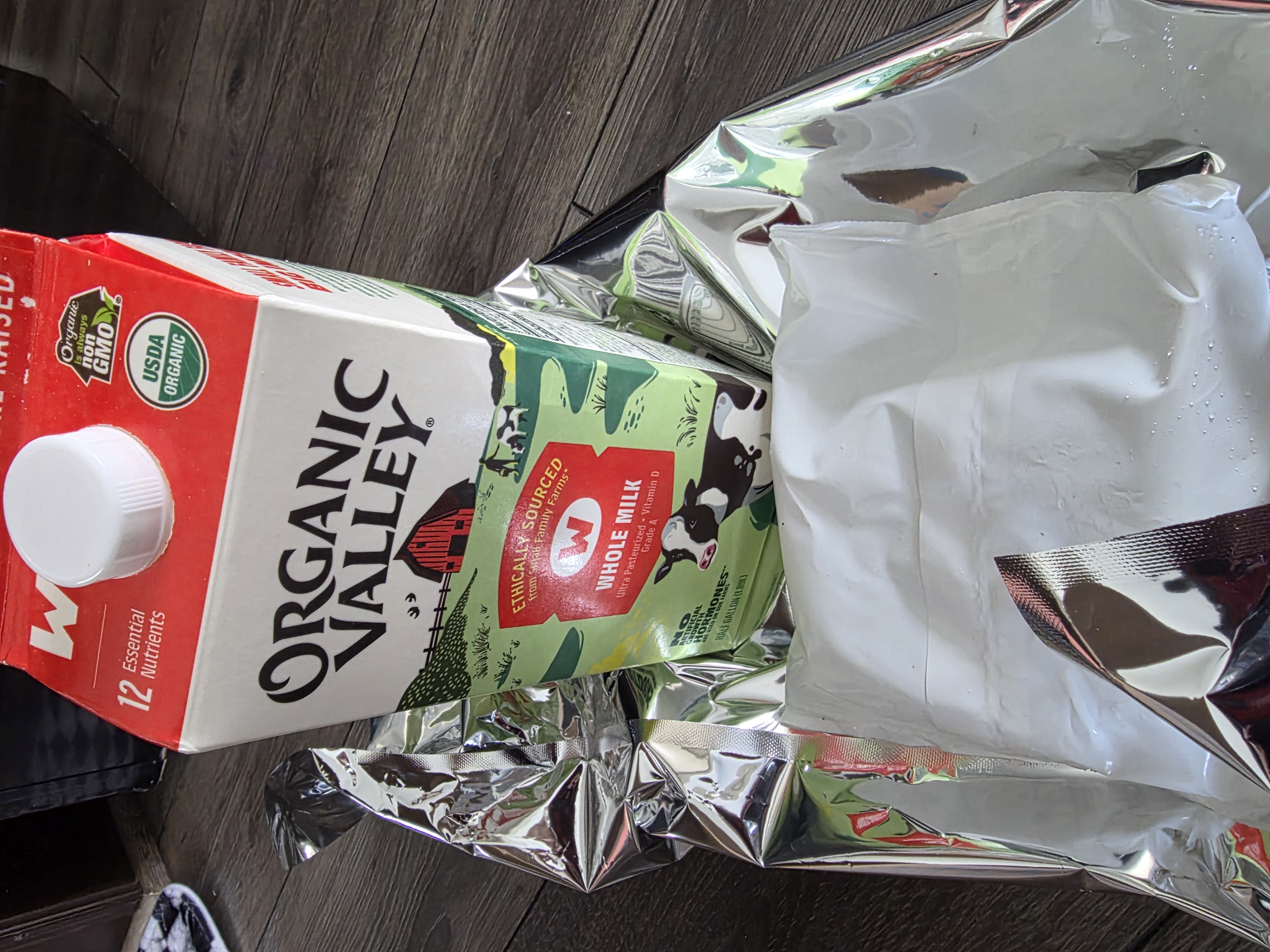 Organic Valley 牛乳 全乳 オーガニックバレー 63.9 fl.oz - Weee!