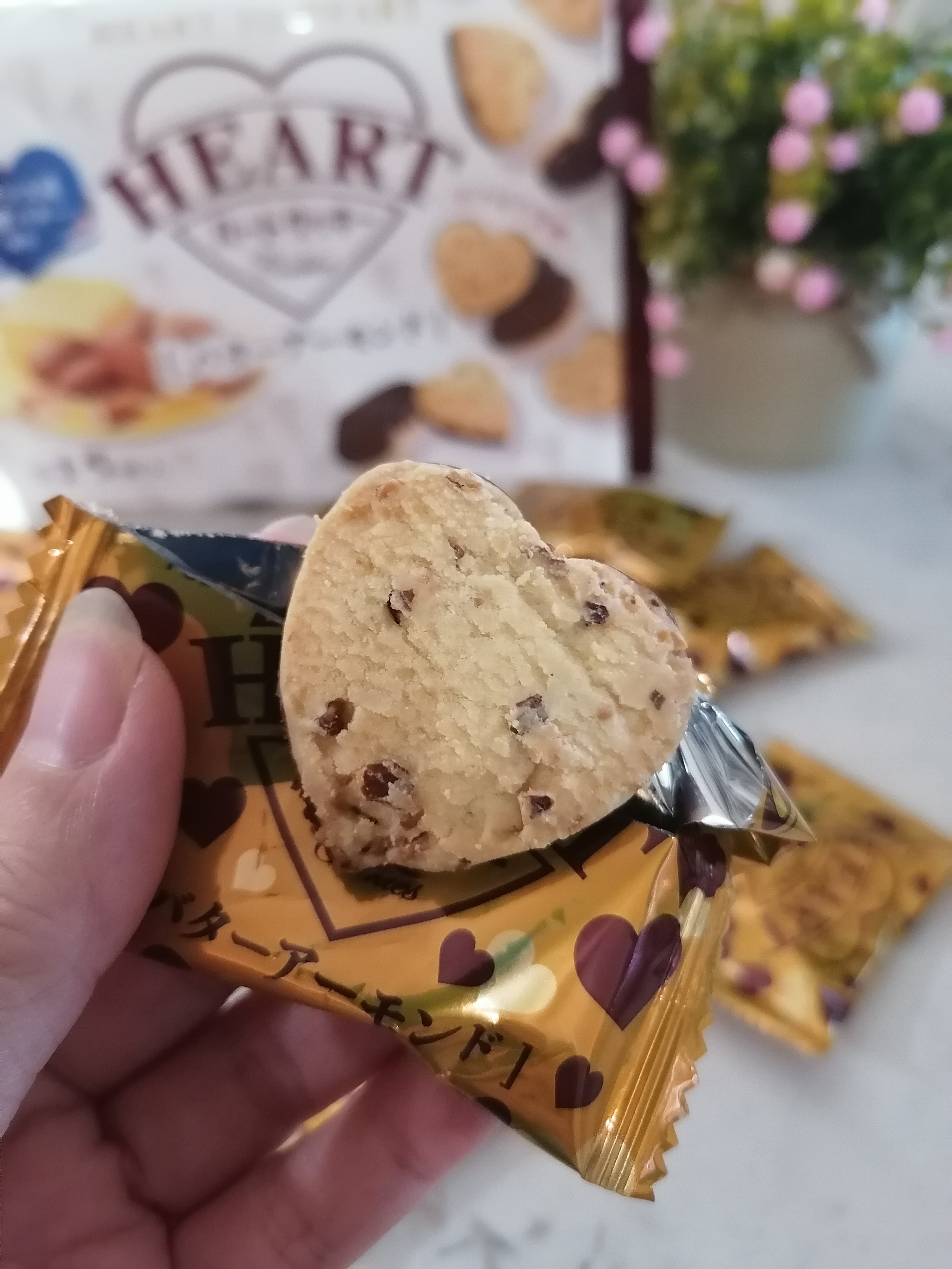 不二家 ハートクッキー（バターアーモンド108g 1 個 - Weee!