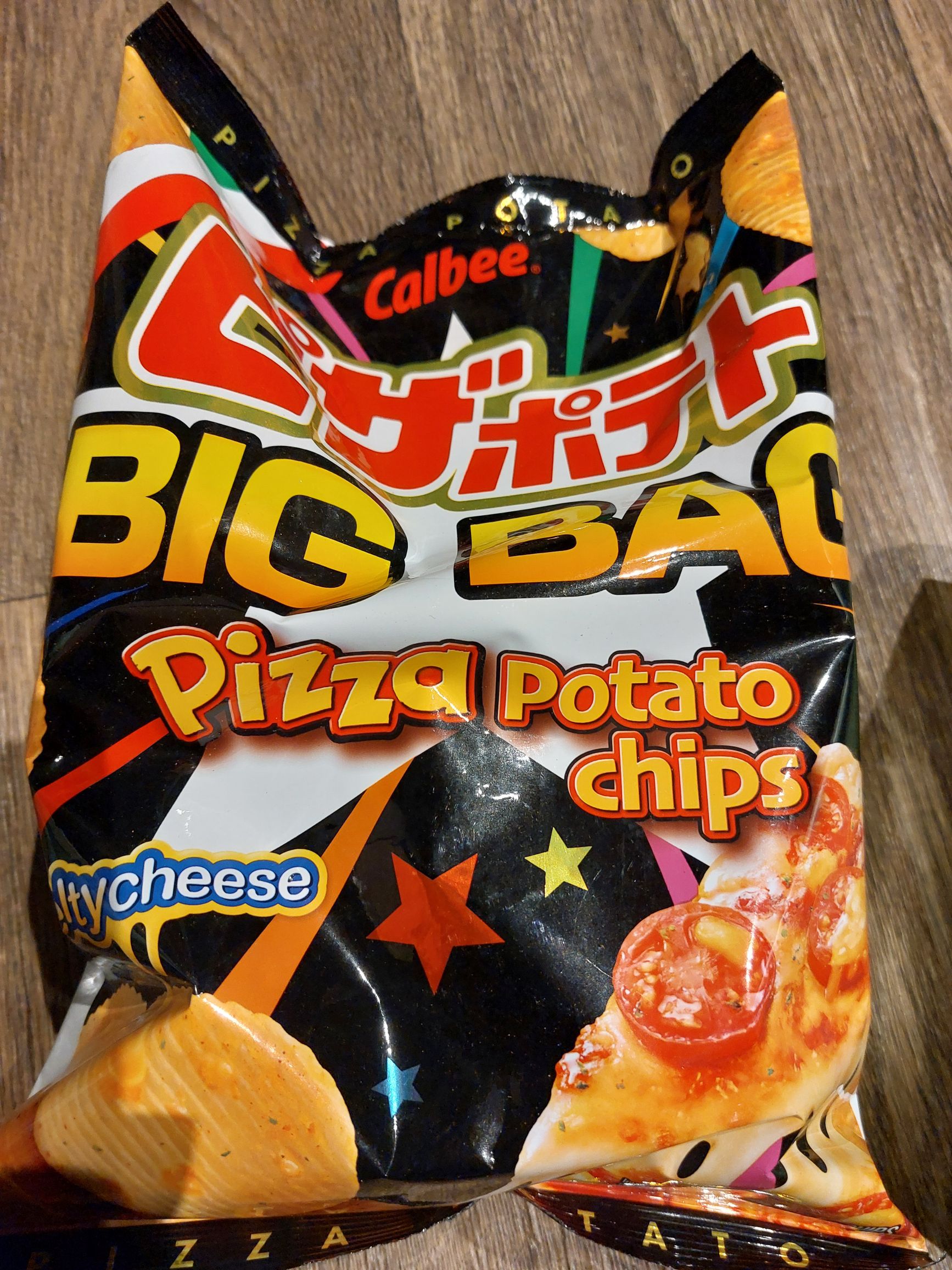 カルビー ポテトチップス大袋 ピザ味 6.3 オンス - Weee!