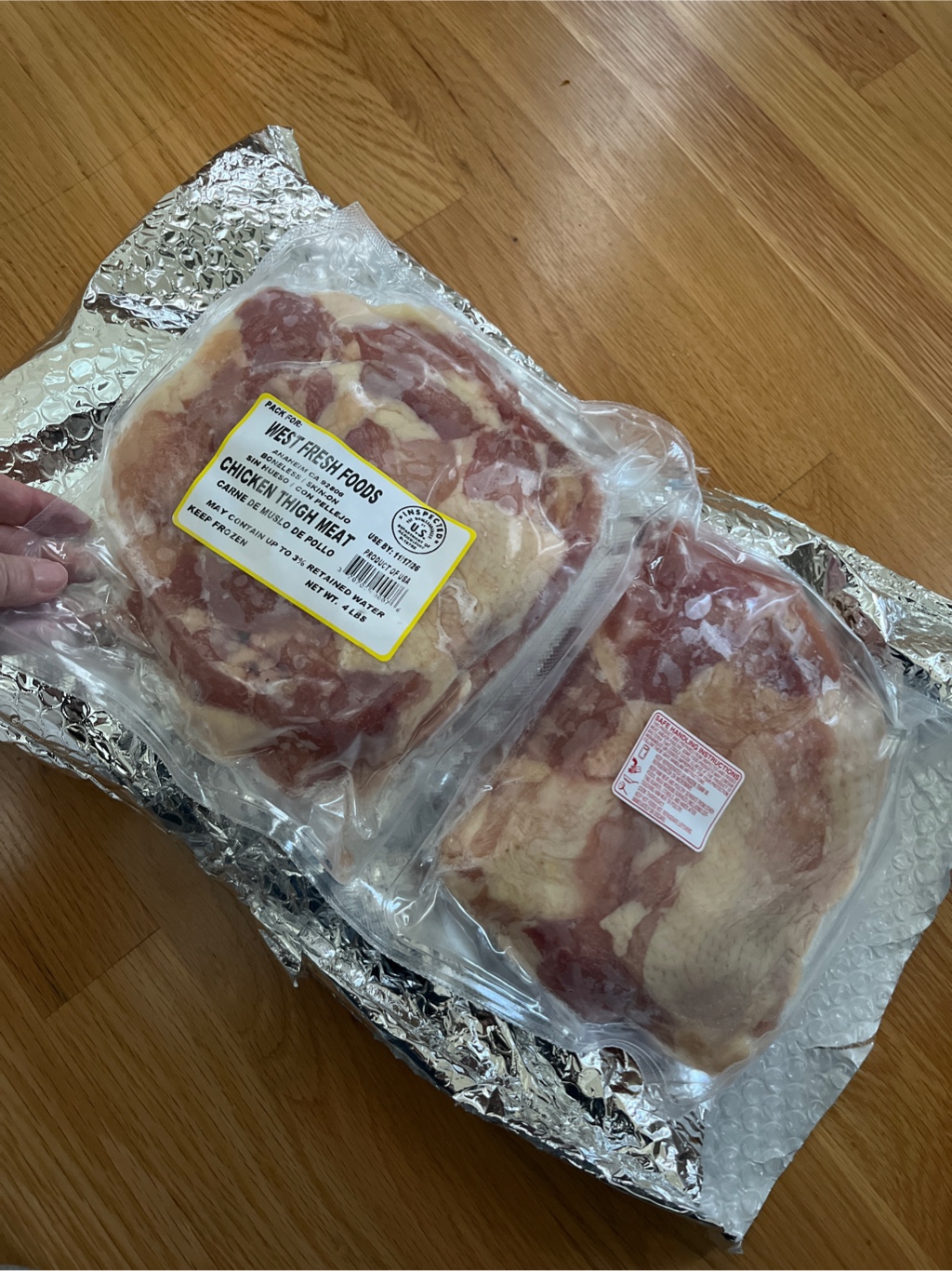 鶏もも 皮付き鶏もも肉 骨なし 2分割パック 冷凍 4 ポンド - Weee!