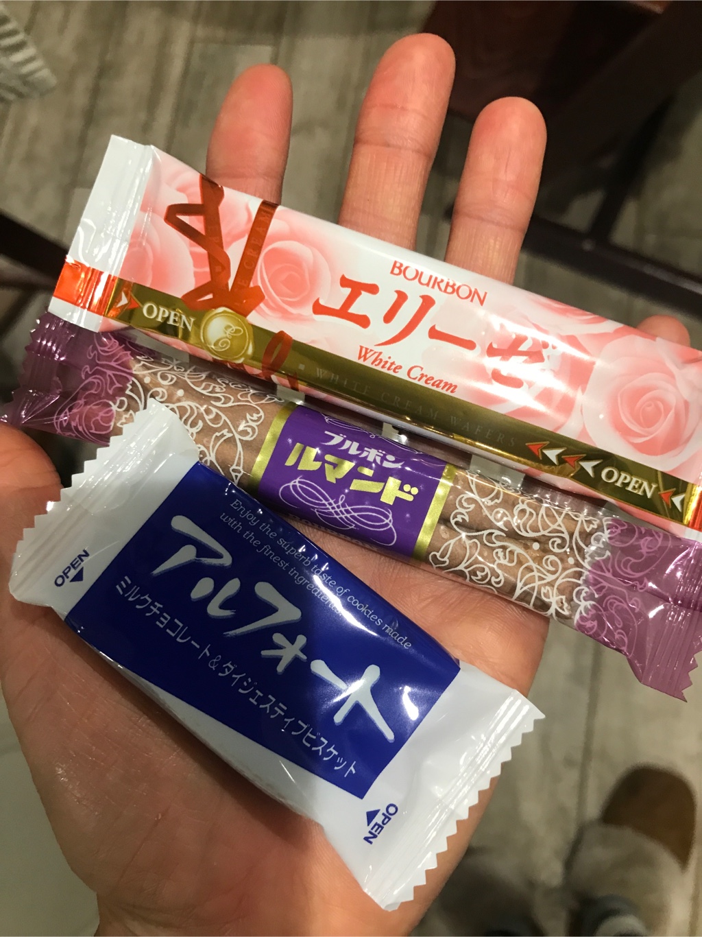 ぶるぼん。 楽天市場】ブルボン 天然酵母のクラッカー 48枚 x6 メーカー直送