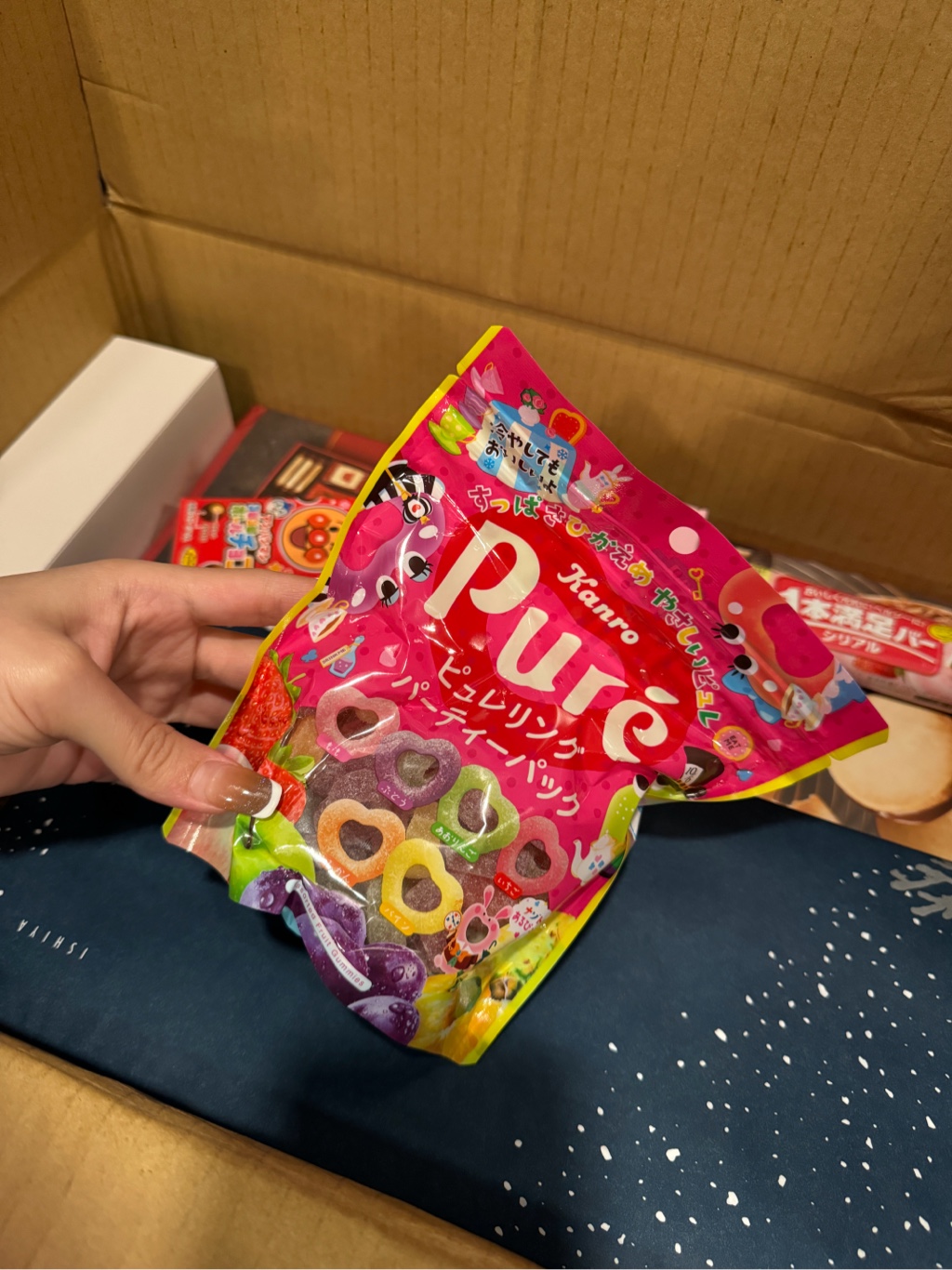 KANRO ピュアスーパーサワーハートグミ アソートフルーツ味 156g - Weee!