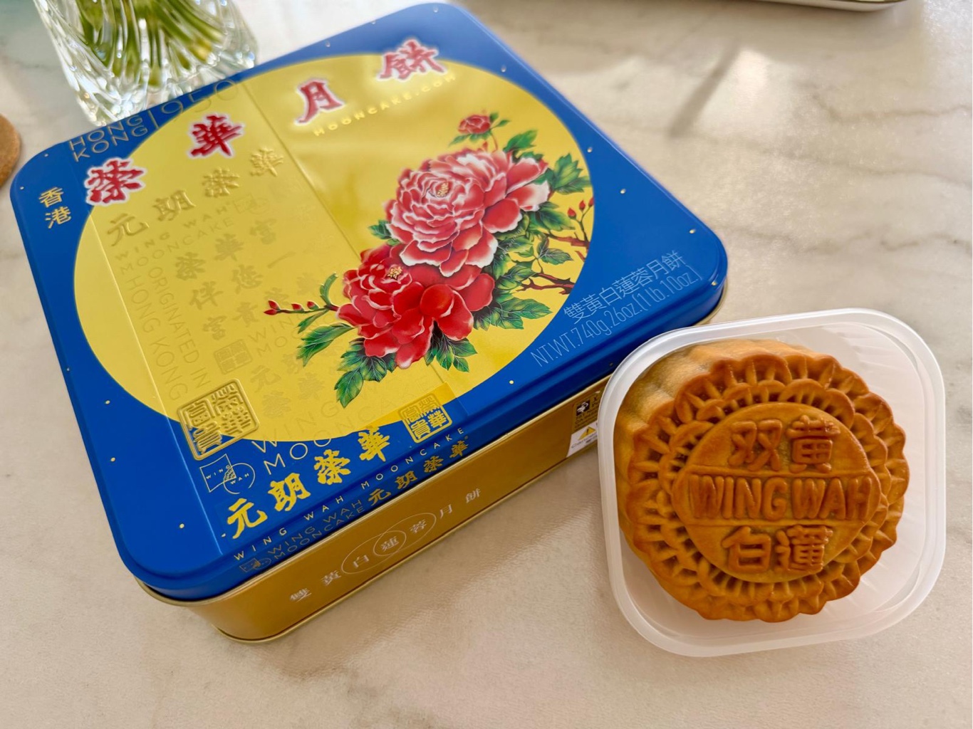 Get Hong Kong Wing Wah 2 Yolks White Lotus See Paste Moon Cake 740