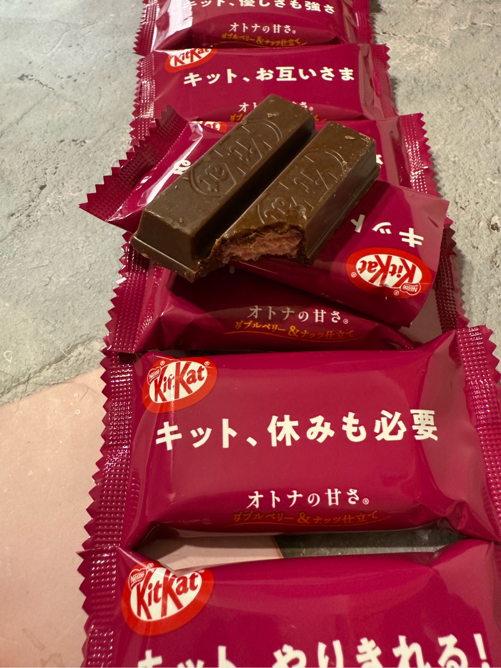 ネスレ　キットカット オトナの甘さ ダブルベリー&ナッツ仕立て　40袋 ネスレ日本 キットカット オトナの甘さ ダブルベリー＆ナッツ仕立て 9