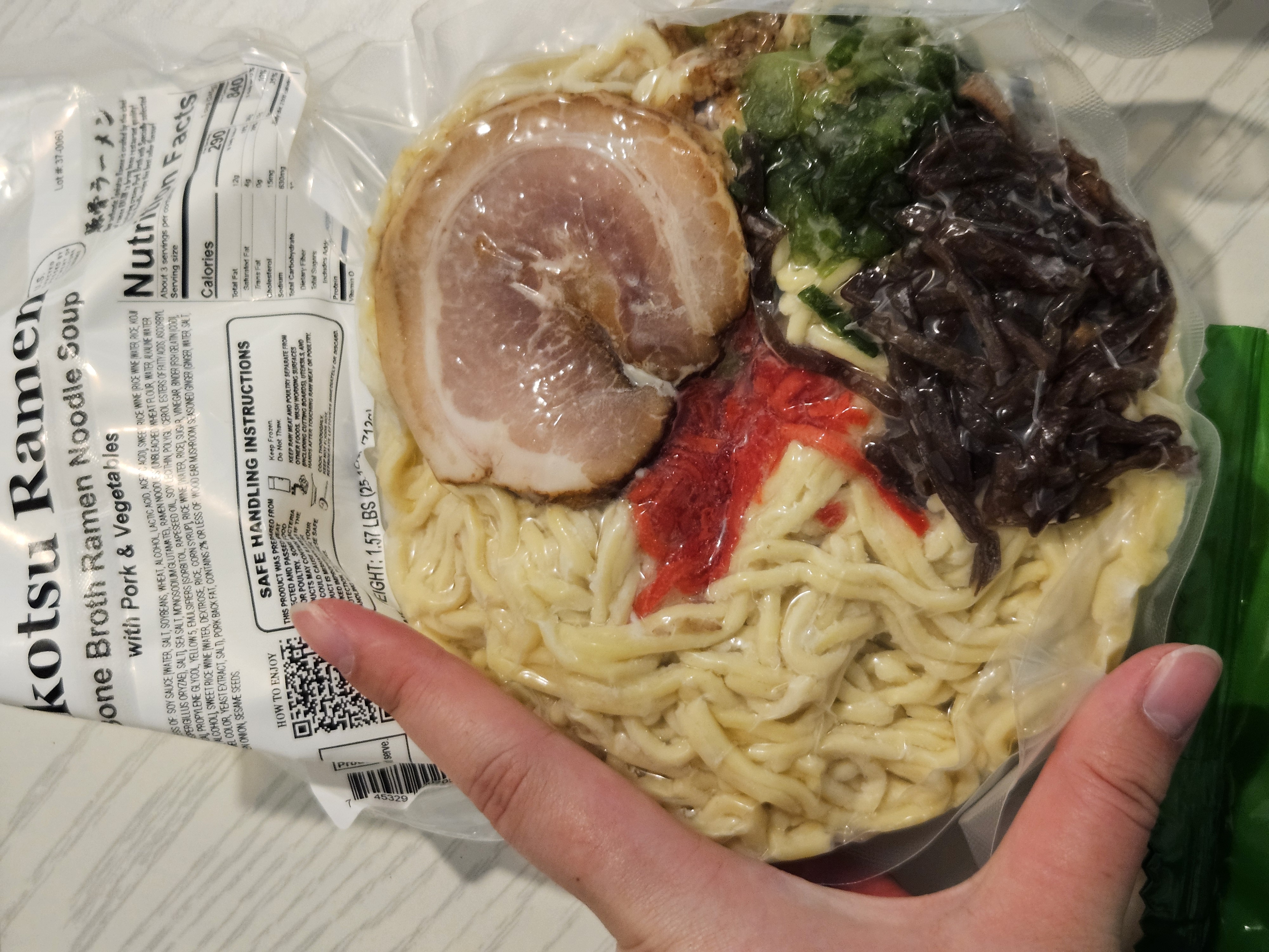 RAIJIN 豚骨ラーメン チャーシュー入り 冷凍 1人前 25.1 オンス - Weee!