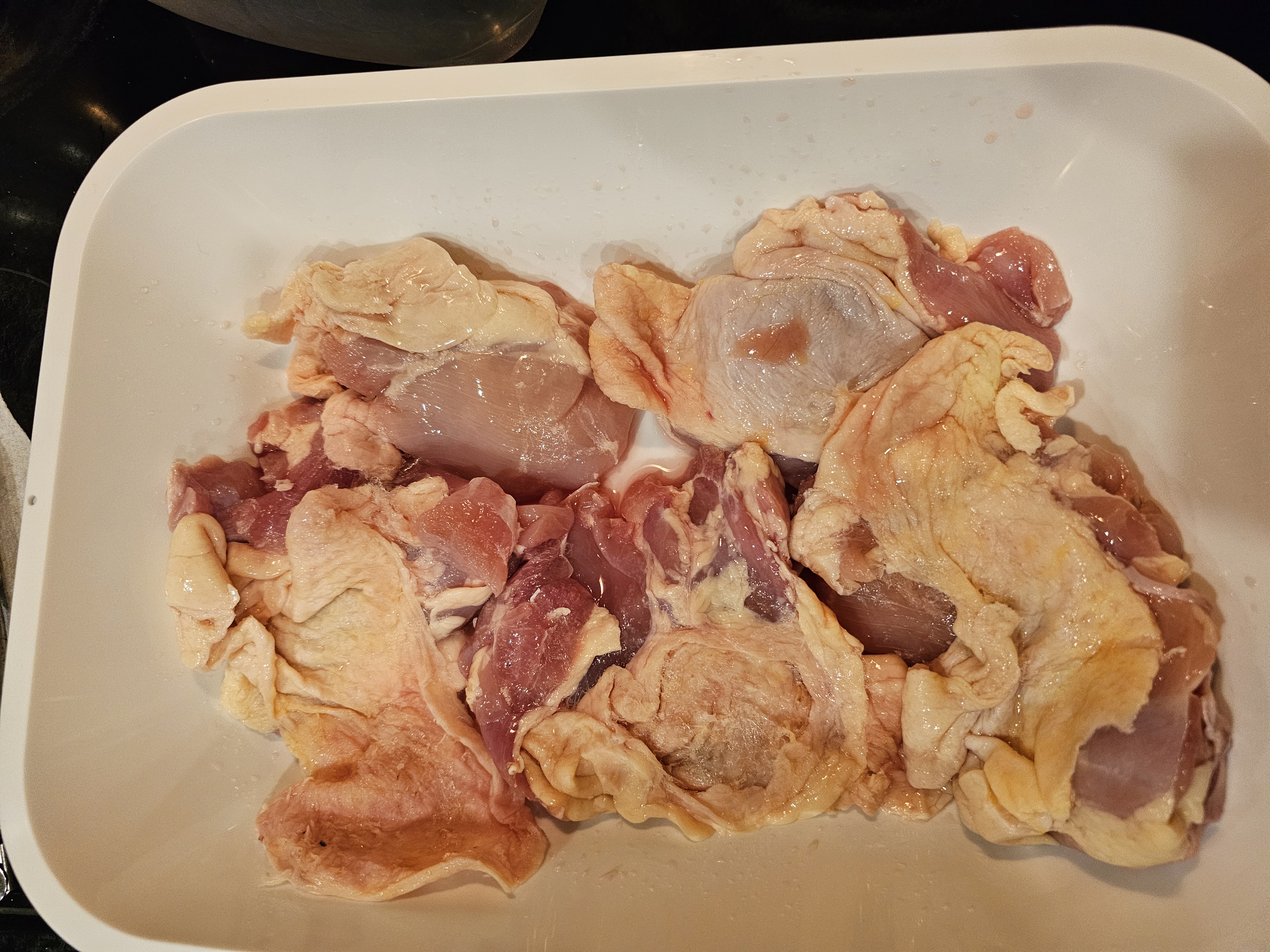 皮付き鶏もも肉 骨なし 2分割パック 冷凍 4 ポンド - Weee!