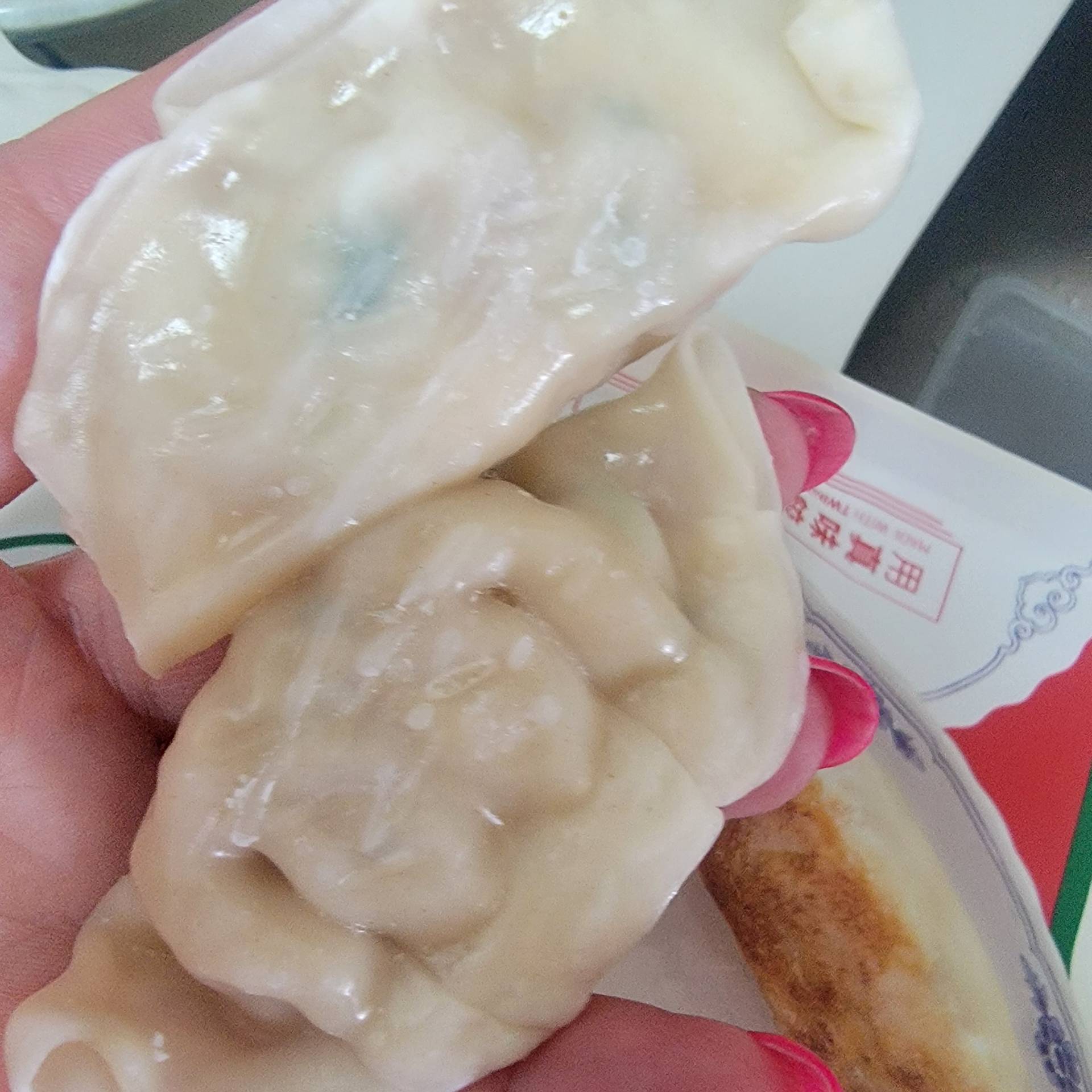 ぎょーざ Twin Marquis 豚肉白菜焼き餃子 冷凍 - Weee!