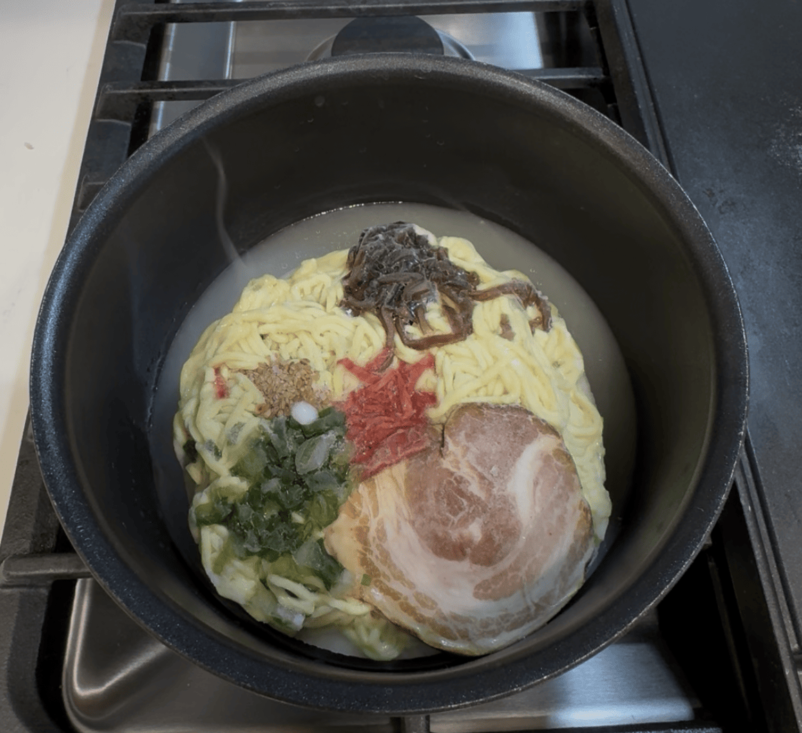 RAIJIN 豚骨ラーメン チャーシュー入り 冷凍 1人前 25.1 オンス - Weee!