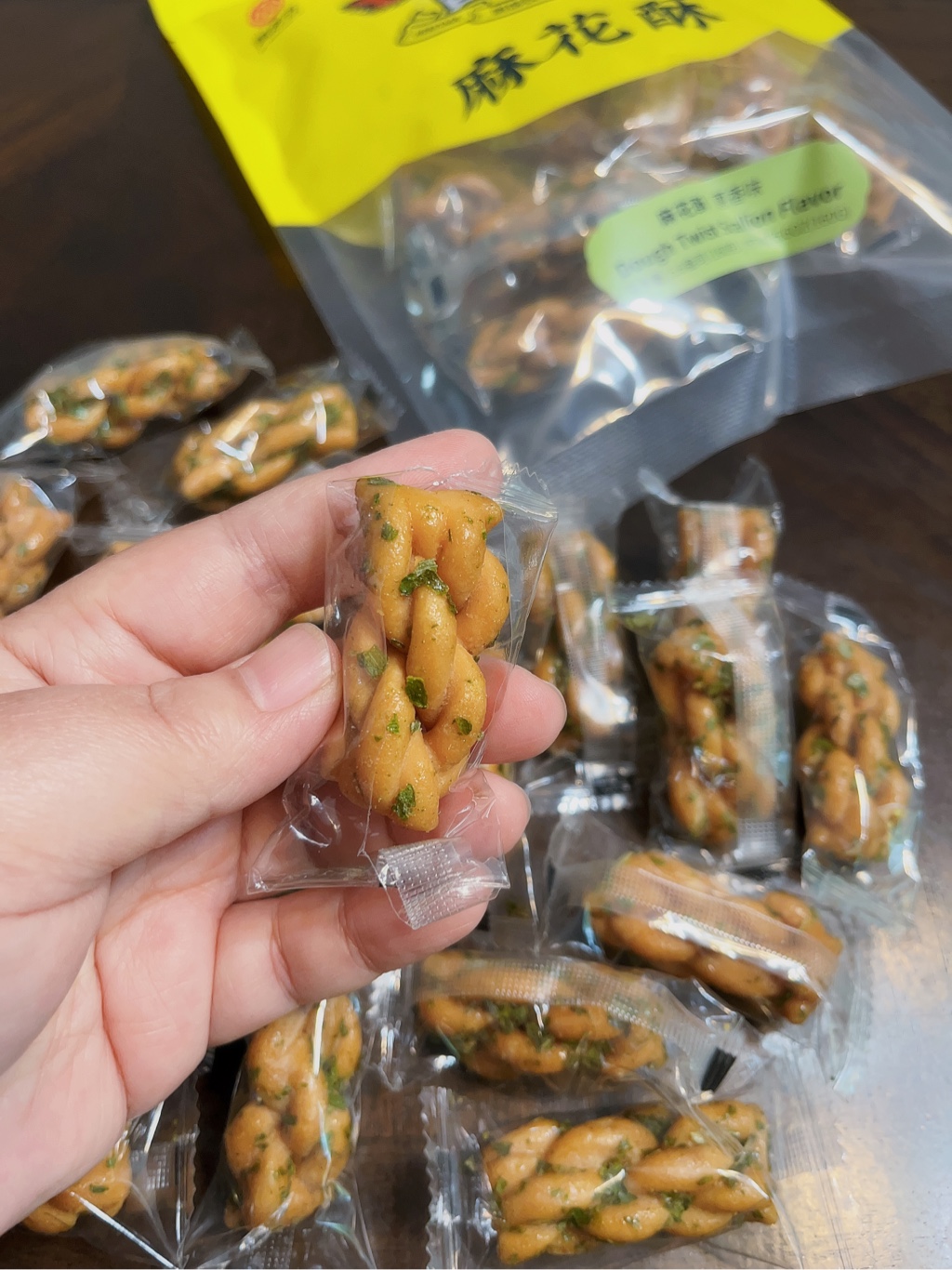 Huang Laowu ﻿小型麻花 葱味 - Weee!