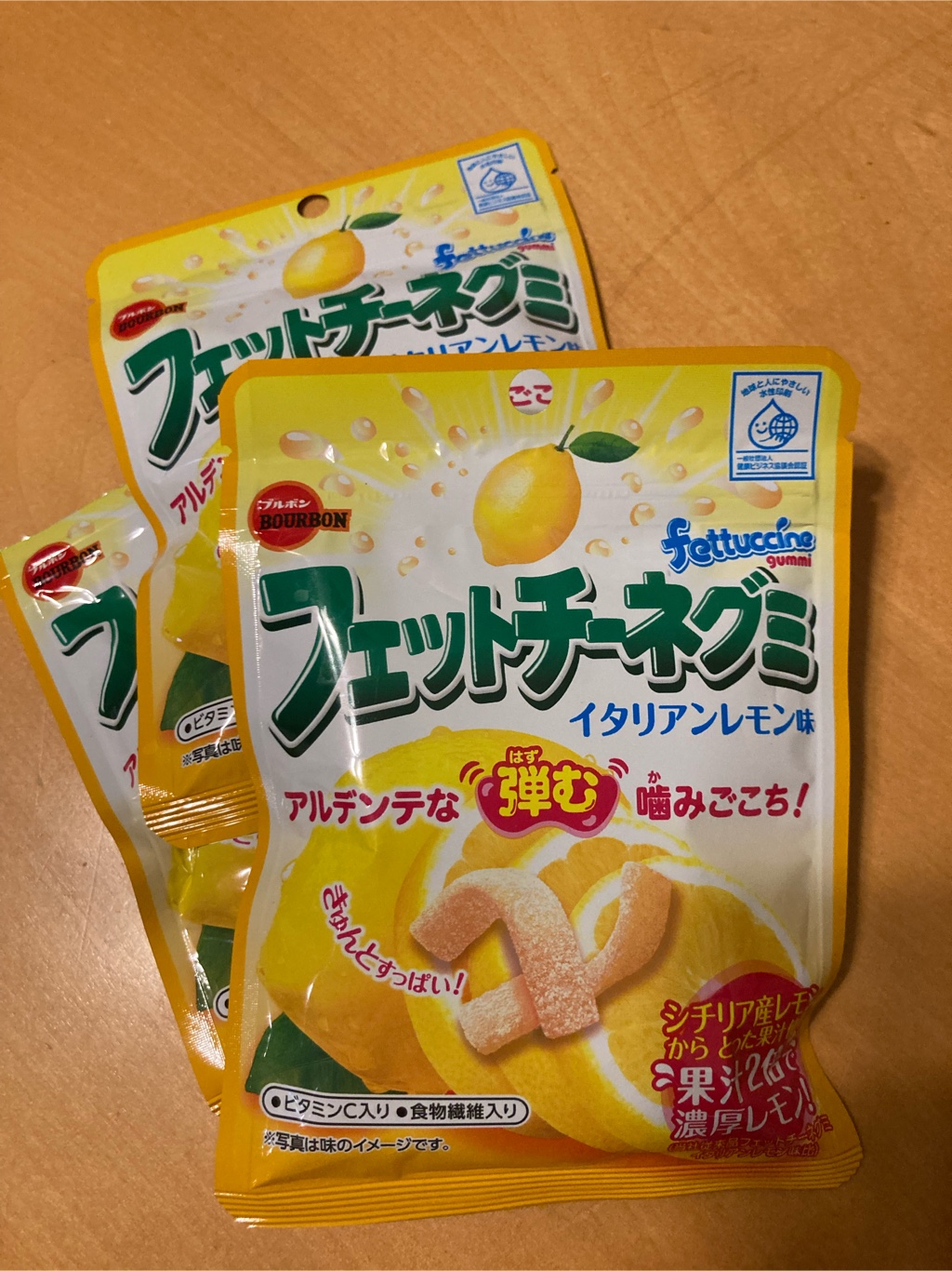 フェットチーネグミ　983135 フェットチーネグミ・コーラ味」駄菓子の問屋 おもちゃの通販｜格安卸
