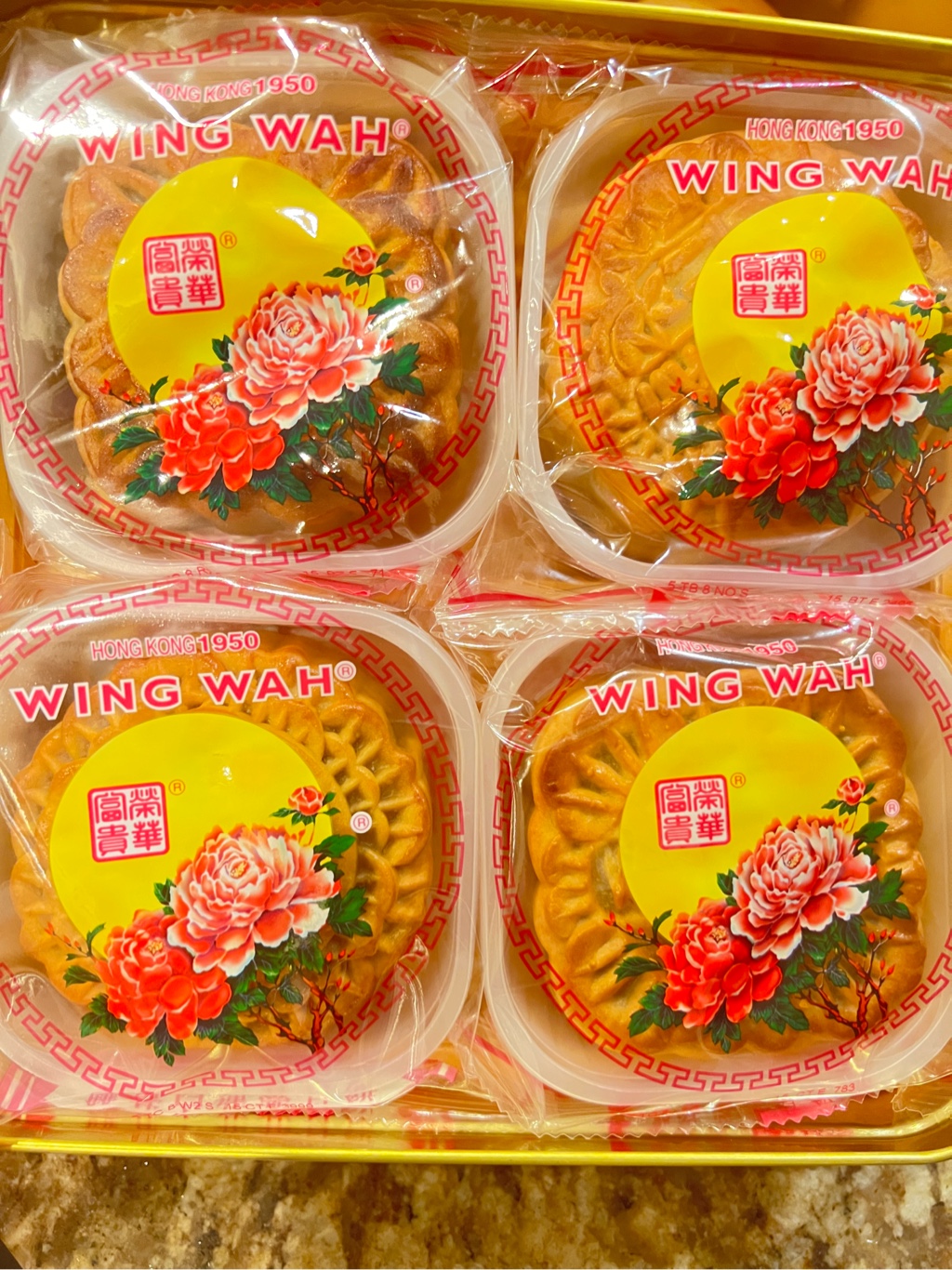 香港荣华四喜满堂月饼双黄白莲蓉+双黄红豆月+纯正五仁月+双黄莲蓉月