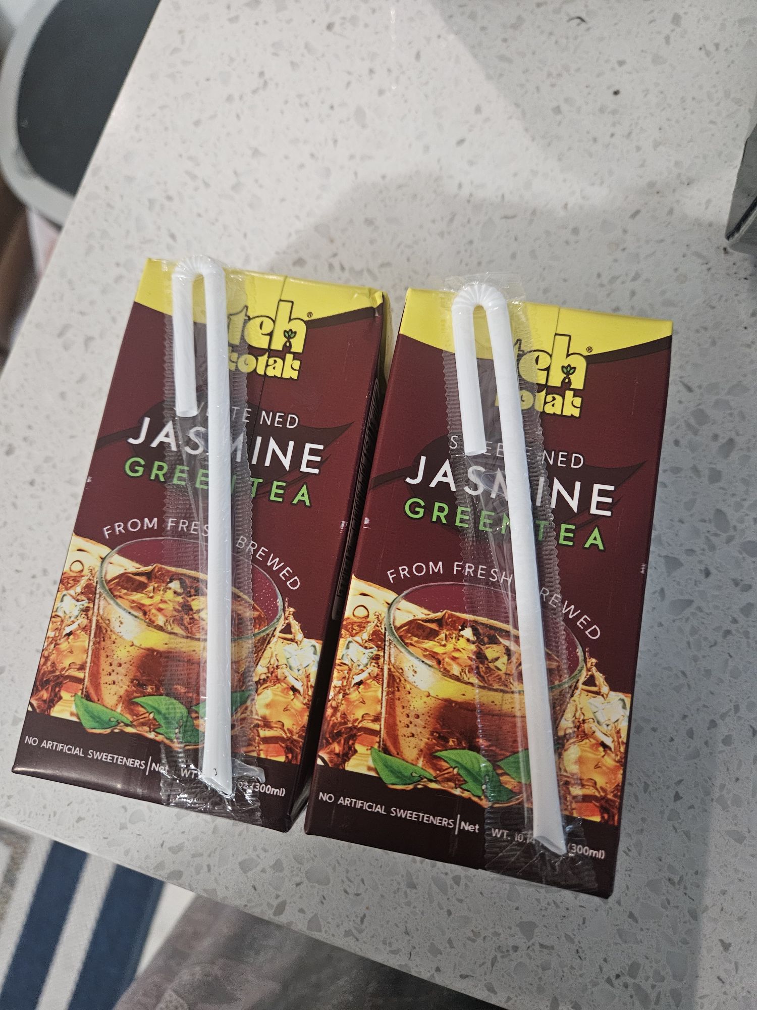 Jans UJ Teh Kotak ジャスミンティードリンク 6パック入り 6.76 fl.oz