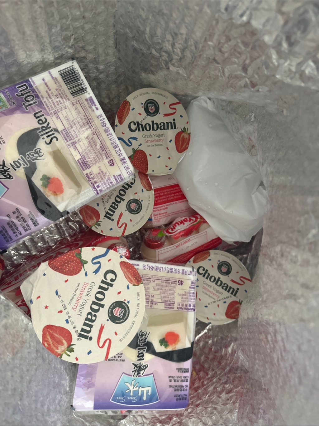 Chobani ストローベリー味ヨーグルト 5.3 オンス - Weee!