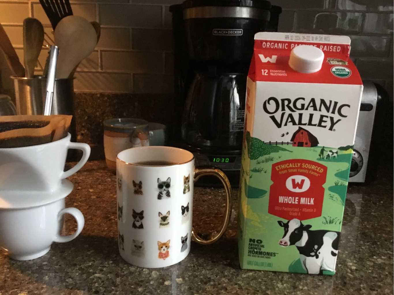 Organic Valley 牛乳 全乳 オーガニックバレー 63.9 fl.oz - Weee!