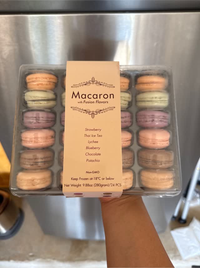 マカロン様 Collaboration Episode] Sanae makes macarons in the shape of her