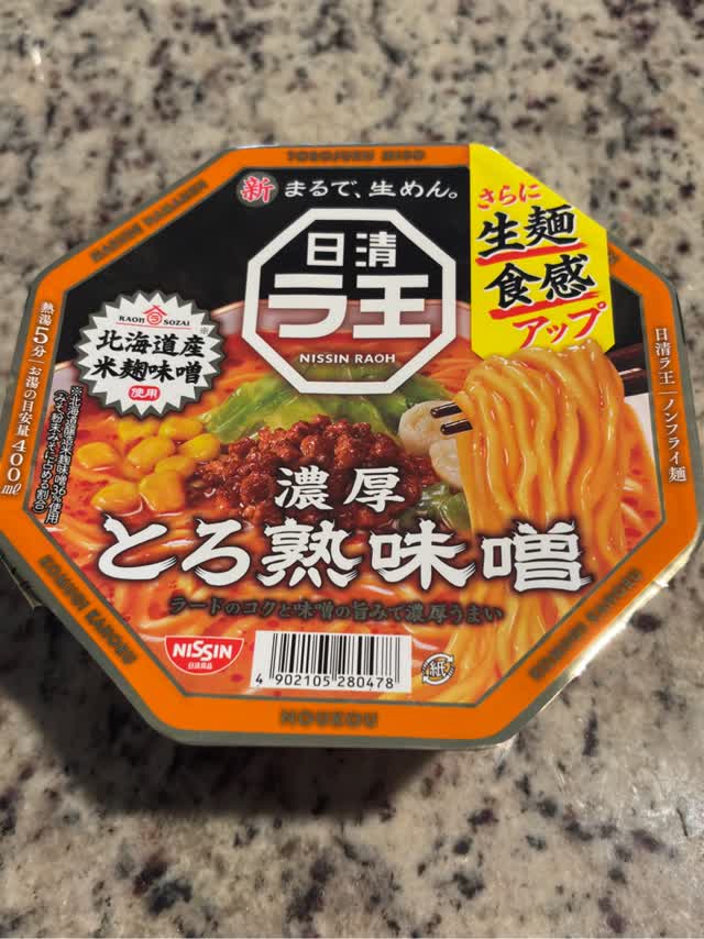 日清 ラ王 濃厚とろ熟味噌 ラーメン カップ麺 118 グラム - Weee!