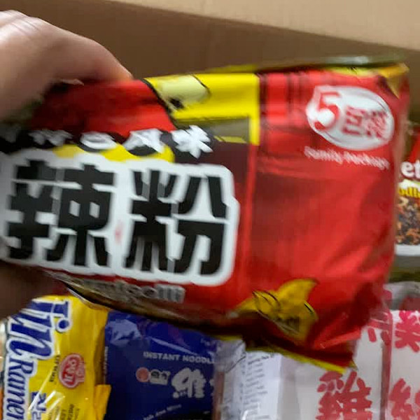 I love me some noodles and tea. 