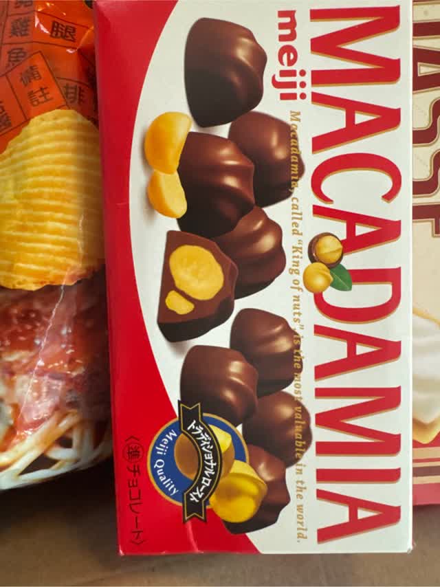 明治夏威夷果夾心巧克力64 克- Weee!