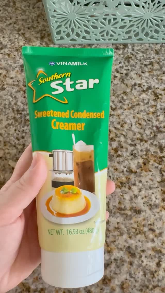 milk！　※他の方はご購入をお控え願います。 なぜ商品を見せない？明治「Dear Milk」の交通広告が話題になっ