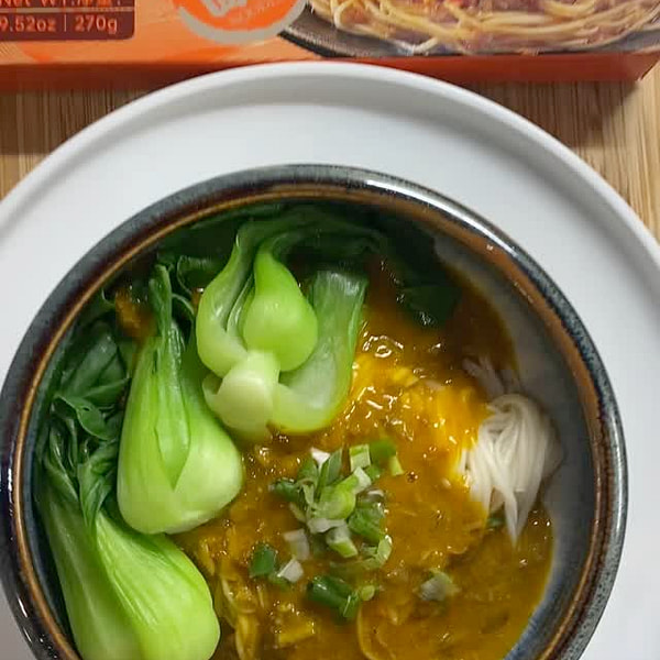 Green Vegetable and Crab Roe Noodles