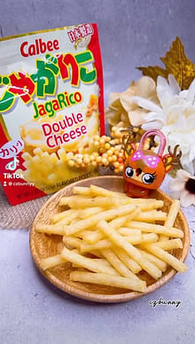 カルビー じゃがりこ ダブルチーズ味 - Weee!