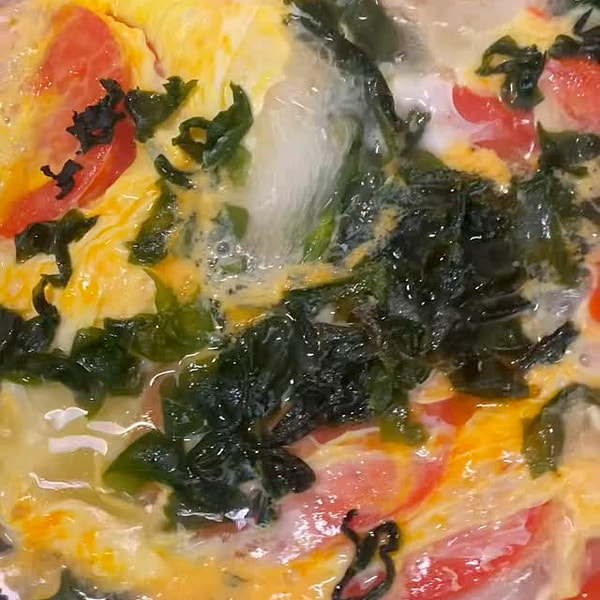 トマトと卵のわかめスープ