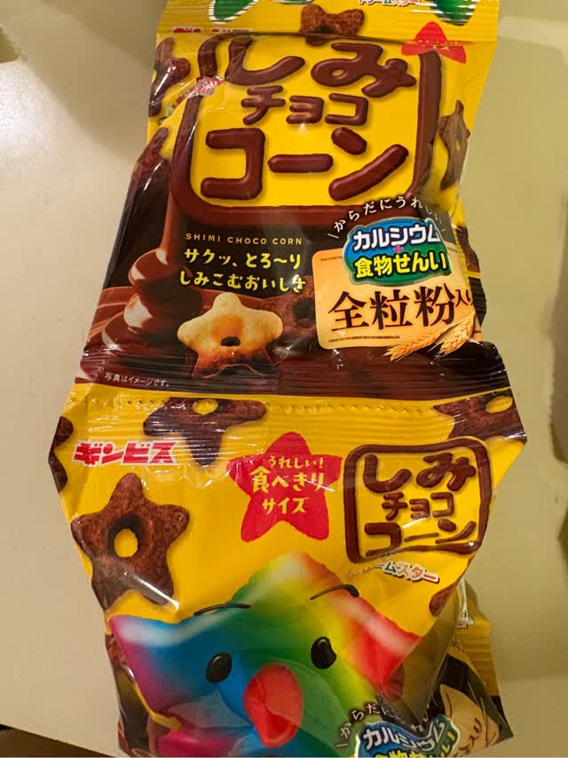 しみチョココーン 全粒粉 食べきりサイズ 4袋入り 1.83 オンス - Weee!