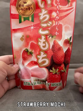 日本直送」セイキ・もっちりやわらか いちごもち 130g袋入り - Weee!