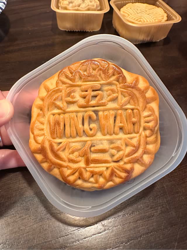 香港荣华四喜满堂月饼双黄白莲蓉+双黄红豆月+纯正五仁月+双黄莲蓉月