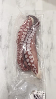 刺身グレード 2/4ct茹でタコ足 冷凍 1-1.1 ポンド - Weee!