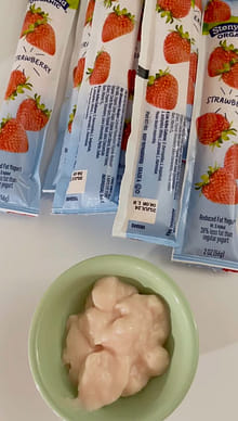 Stonyfield オーガニックキッズいちごヨーグルトチューブ8本入 16