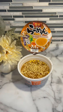 Hikari 麺楽インスタントラーメン みそ 3.2 オンス - Weee!
