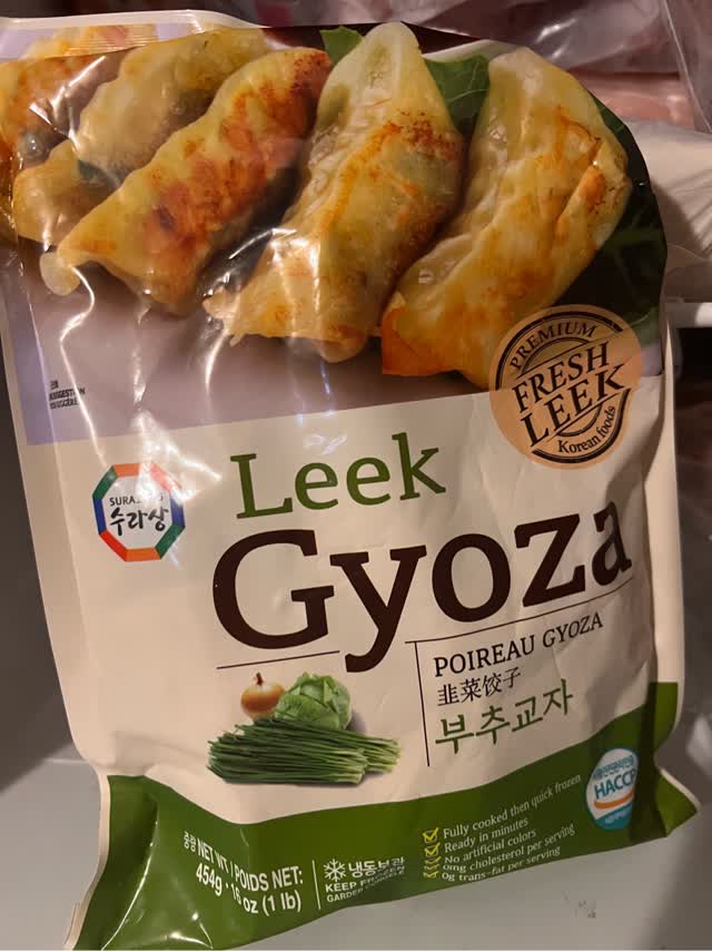 Get Surasang Fresh Leek Gyoza Frozen 454 g Delivered | MásGusto
