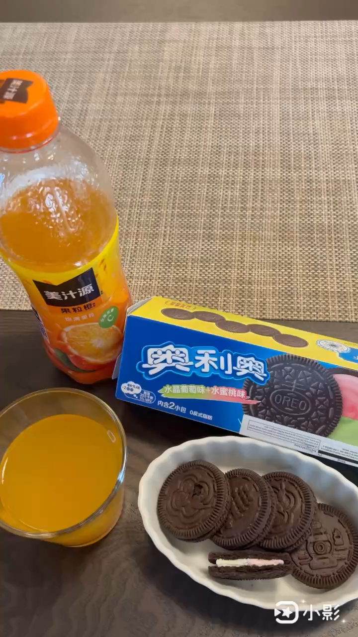 アフタヌーンティーセット - オレオクッキー、オレンジジュース