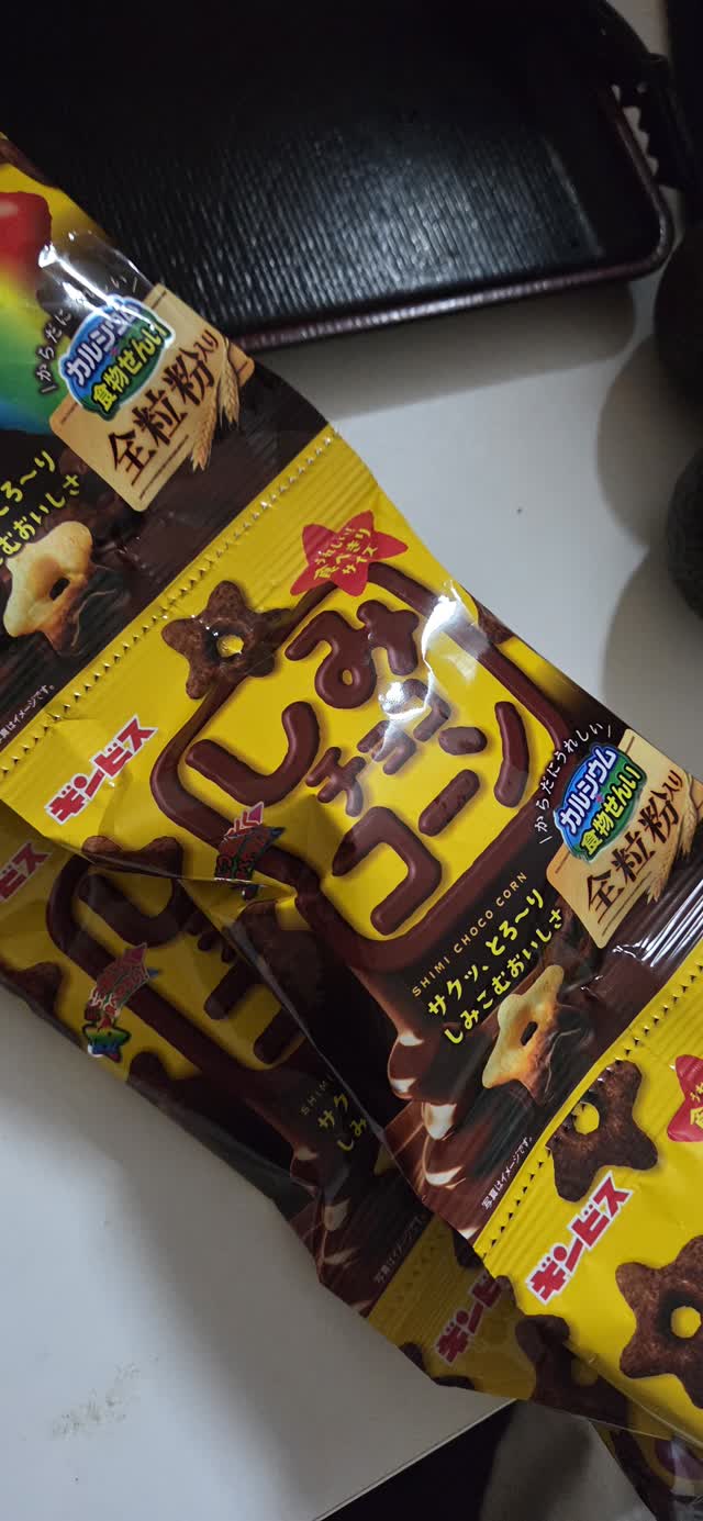 しみチョココーン 全粒粉 食べきりサイズ 4袋入り 1.83 オンス - Weee!