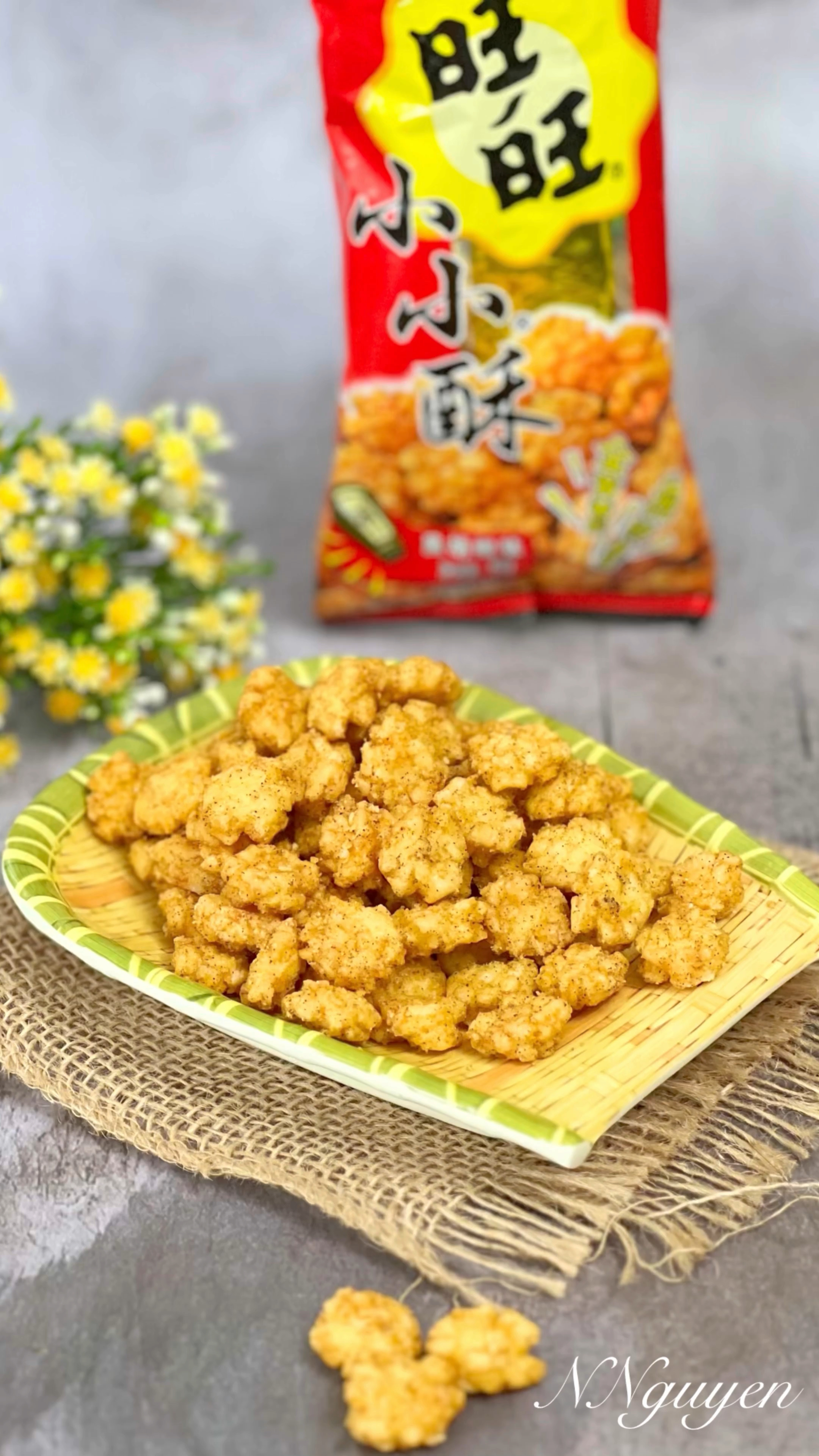 Want Want Golden Rice Crackers Black Pepper