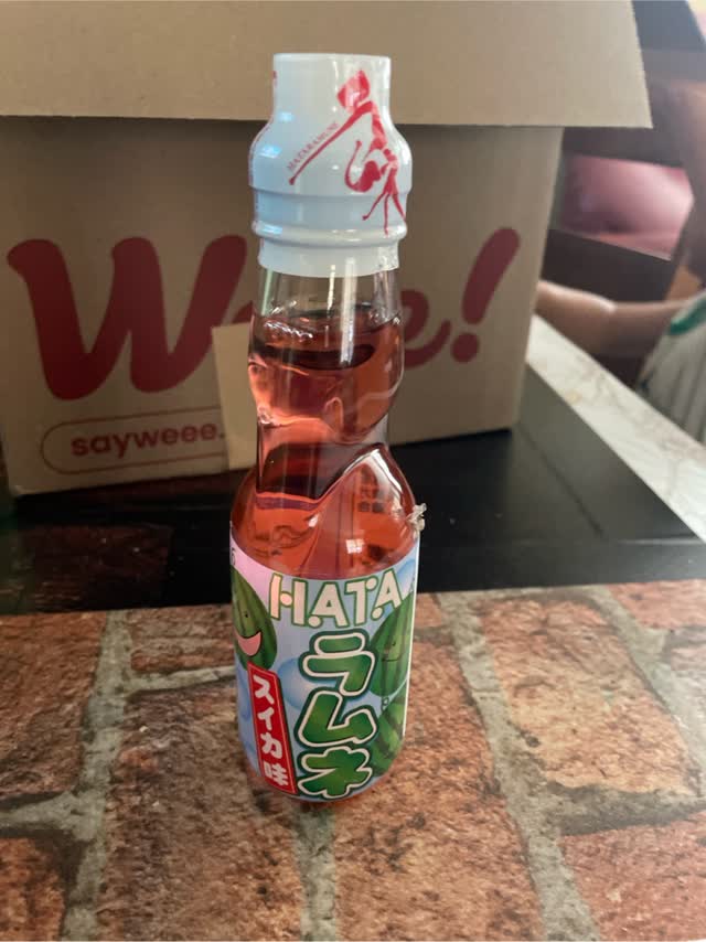 ハタ鉱泉 ラムネ スイカ味 200 ml(ミリリットル) - Weee!