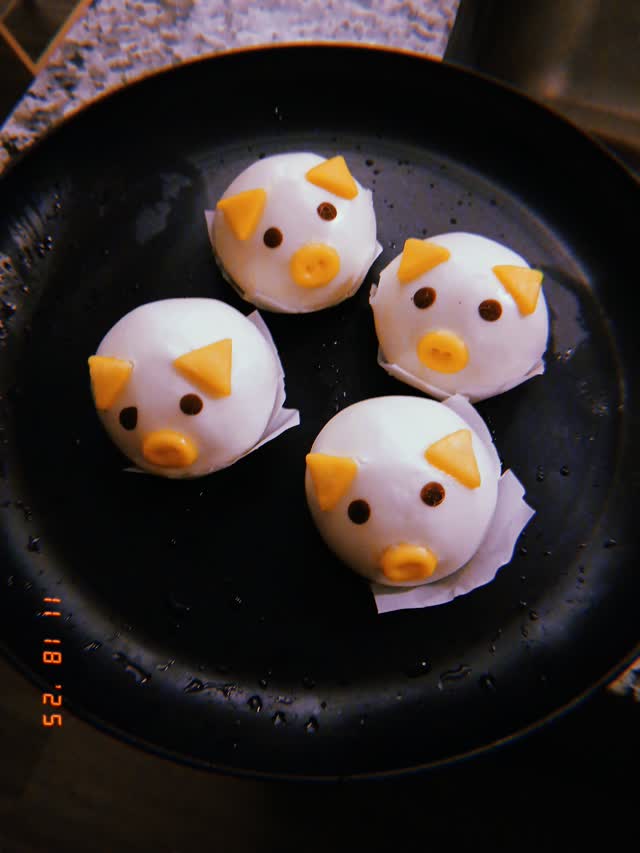 Synear豚柄饅頭 赤豆餡入り饅頭 冷凍 - Weee!