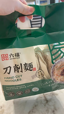 六福刀削面450 克- Weee!