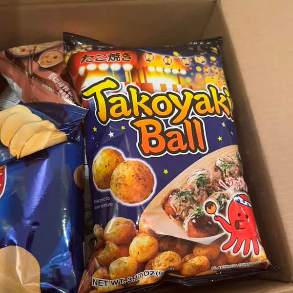 ボボスターと新フレーバーポテトチップスの喜びが詰まった箱