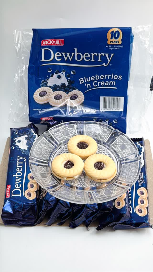 Jack 'n Jill Dewberry Sandwich Cookies with Cream and Blueberry