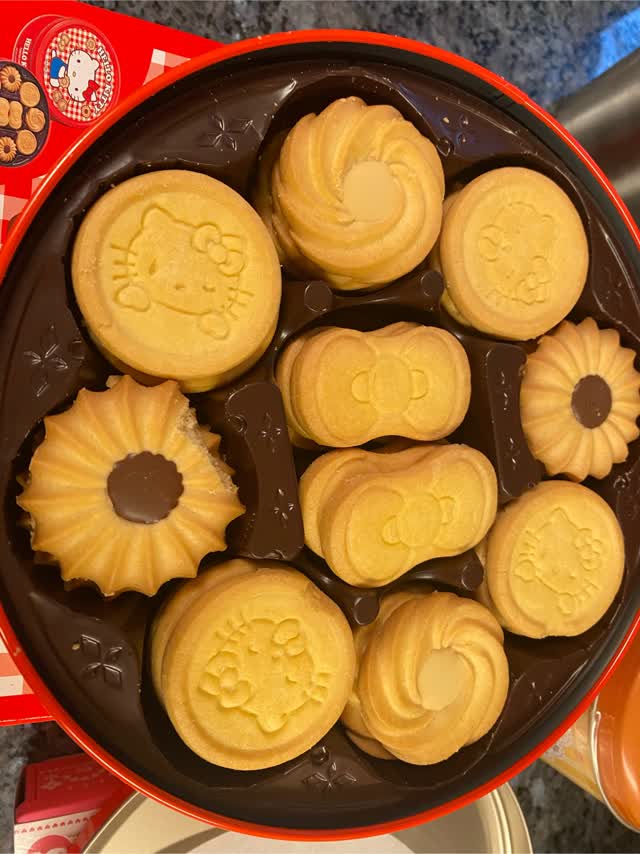 ブルボン ハローキティ バタークッキー缶 Weee