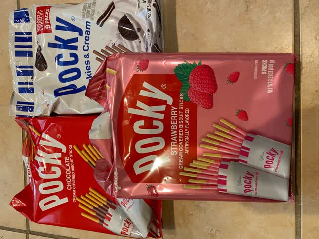 Glico ポッキー クッキー＆クリーム味 9パック 129.6 グラム - Weee!