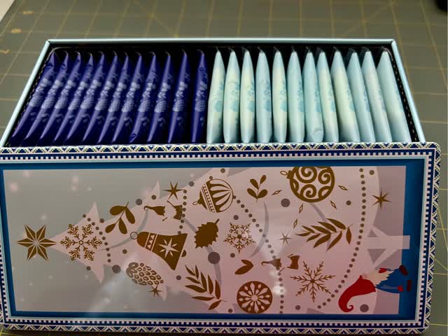 日本直送」ヨックモック・クリスマス限定 カドー ドゥ ノエル 24枚入り