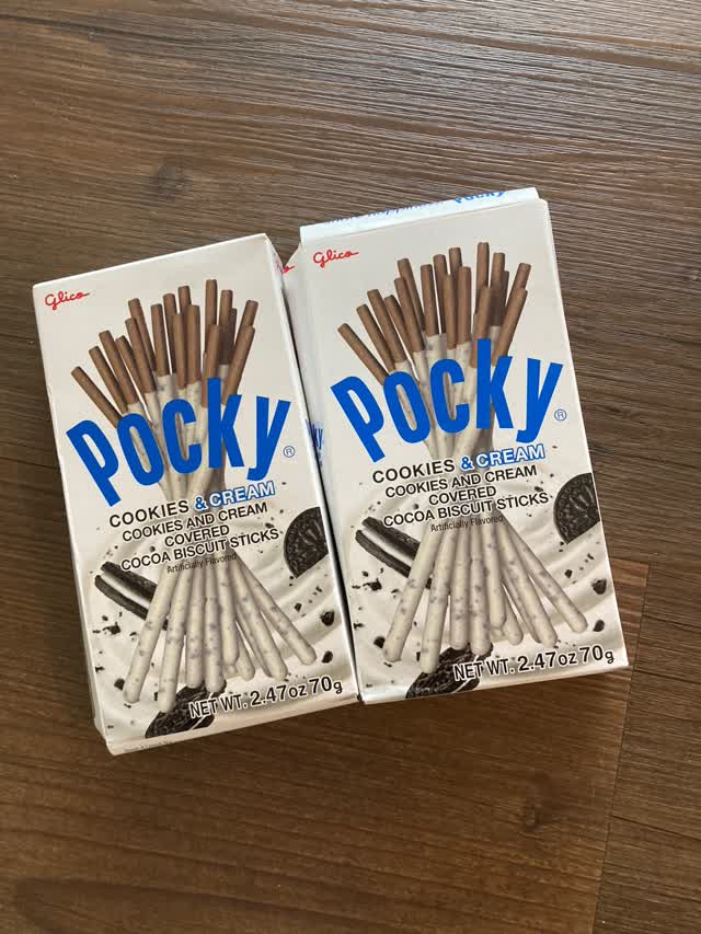 Glico ポッキー クッキー＆クリーム味 - Weee!