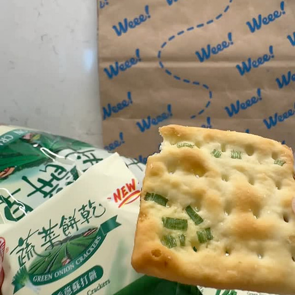 Scallion Soda Crackers