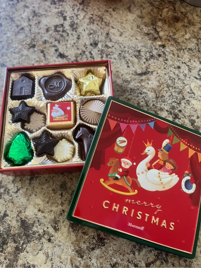 モロゾフ クリスマスプレーン チョコレート 11個入り - Weee!