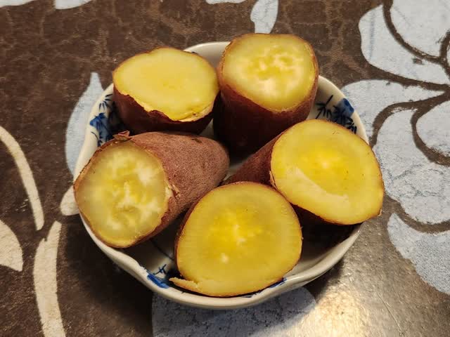 さつまいも様　2分の① さつまいも - Weee!